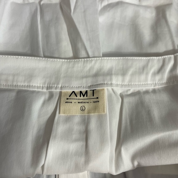 AMT White Button Down Off Shoulder Top
New - Picture 6 of 7